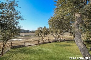 Building Photo - 912 NW Pebble Beach Dr