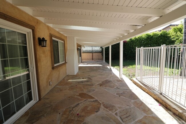 Building Photo - Beautiful West Hills Pool Home For Lease!