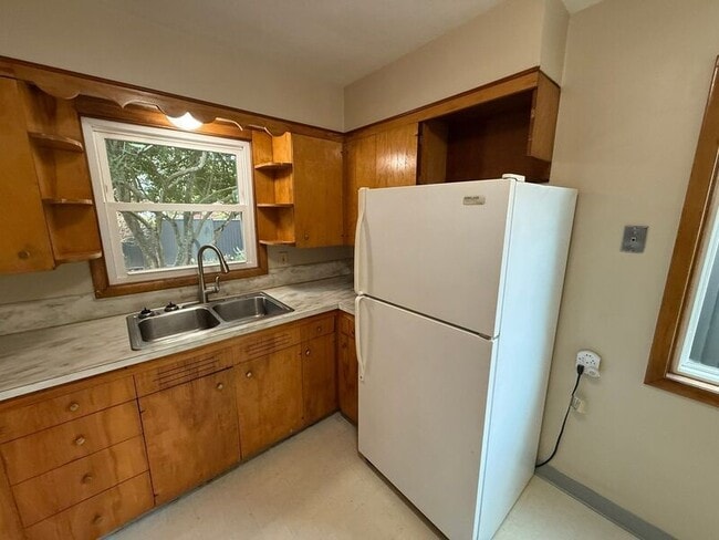 Building Photo - 595 18th St NE