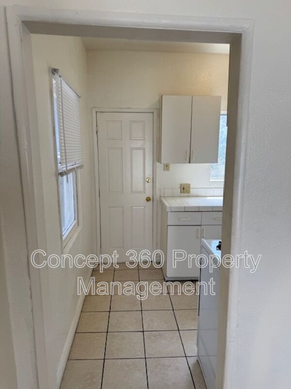 Building Photo - 758 Cerritos Ave