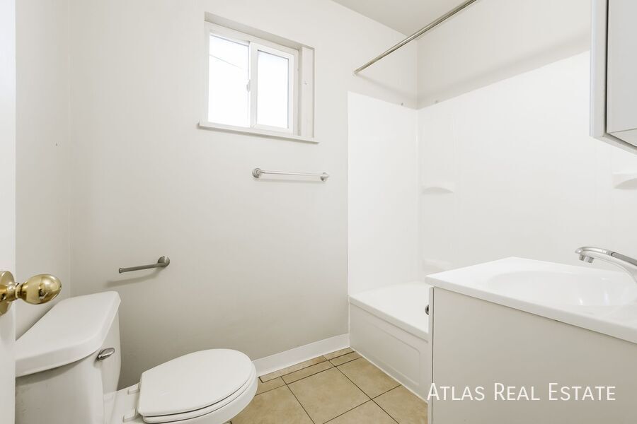 Building Photo - 881 E Egbert St