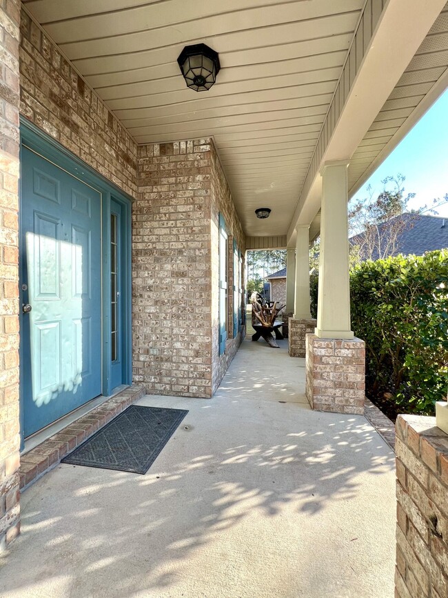 Building Photo - 68 Hemingway Ln