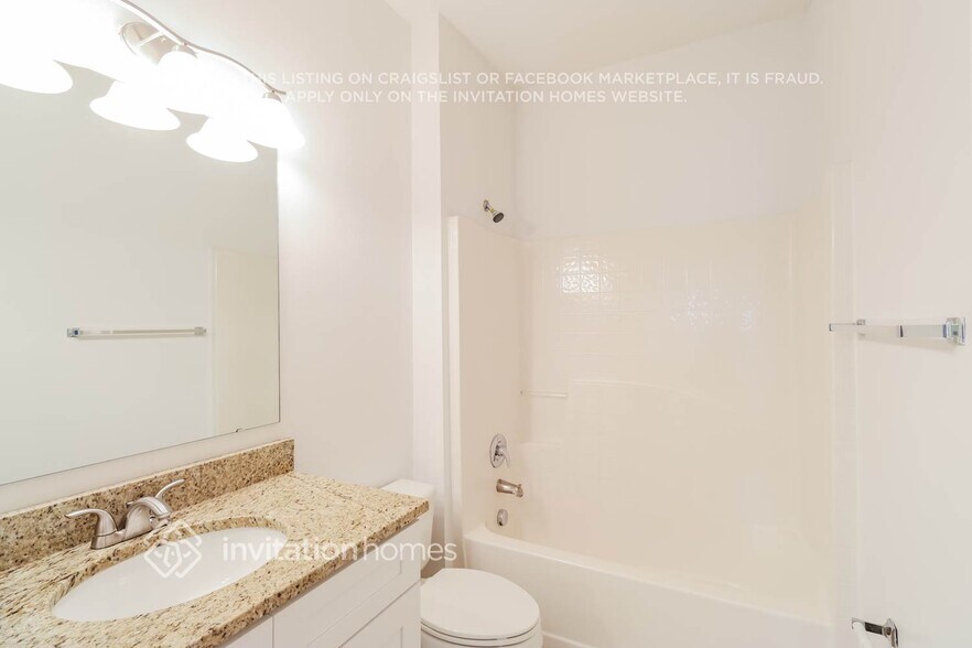 Building Photo - 4496 Four Lakes Dr