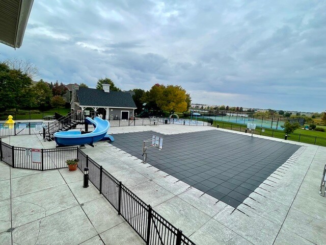 Building Photo - 738 Spires Dr
