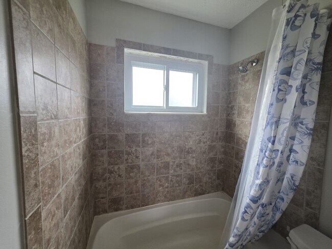 Building Photo - 3825 Kenard Ct