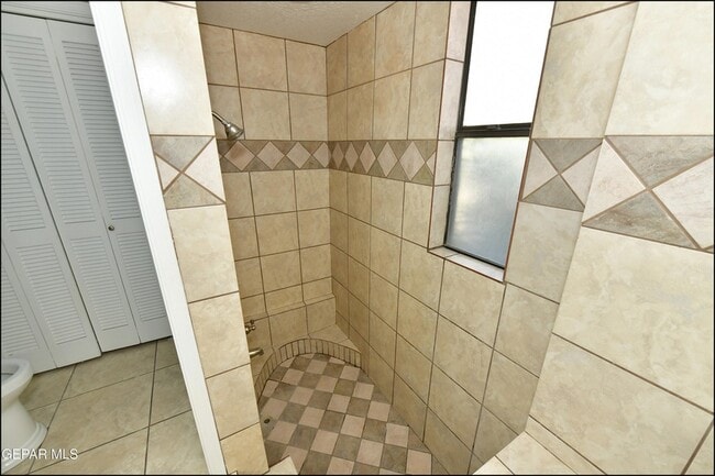 Building Photo - 5852 Mira Serena Dr
