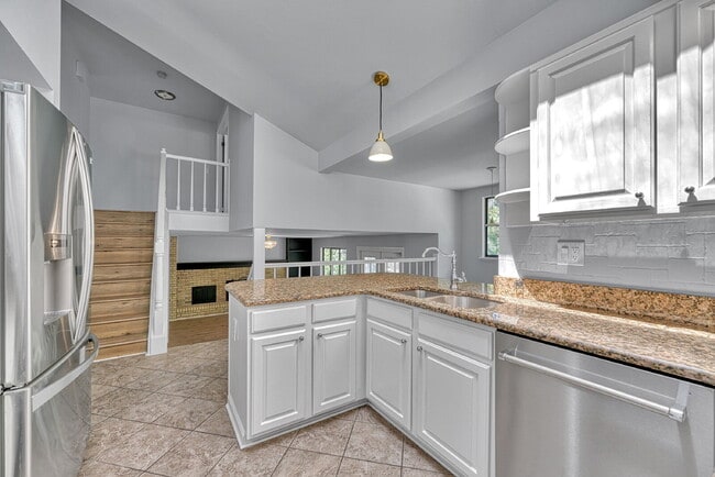 Building Photo - $3,600.00 - 4 Bedroom, 3.5 Bathroom, Singl...
