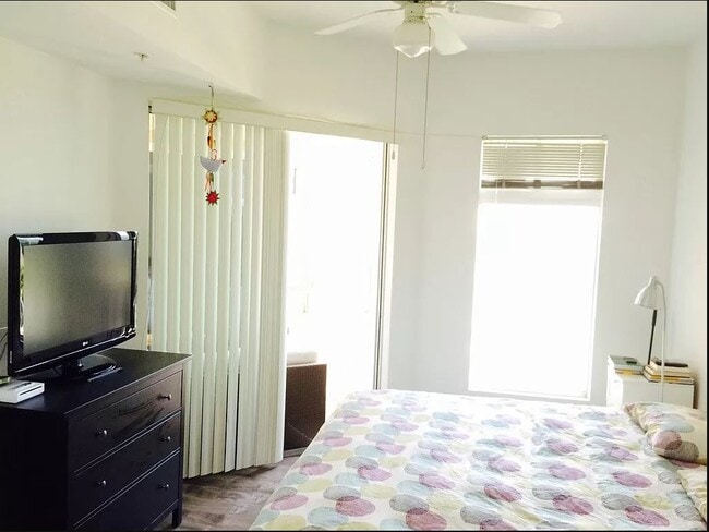 Building Photo - 488 E Ocean Blvd