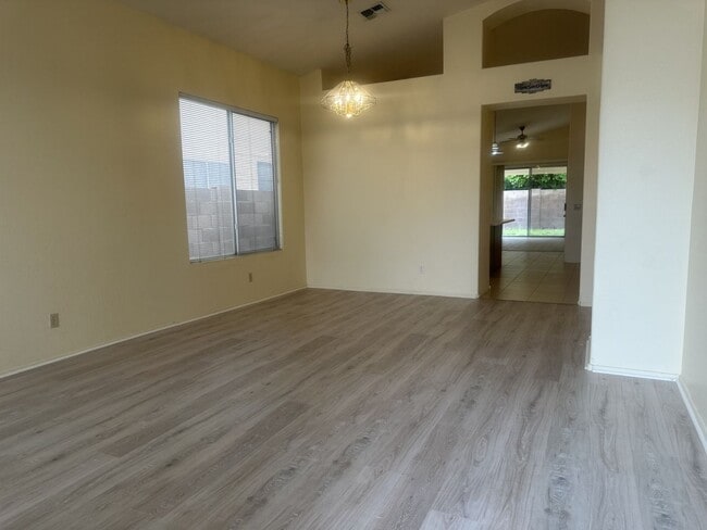 Building Photo - CONVENIENT CHANDLER LOCATION