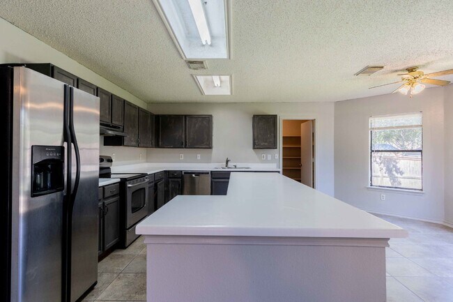 Building Photo - 8423 Parry Path