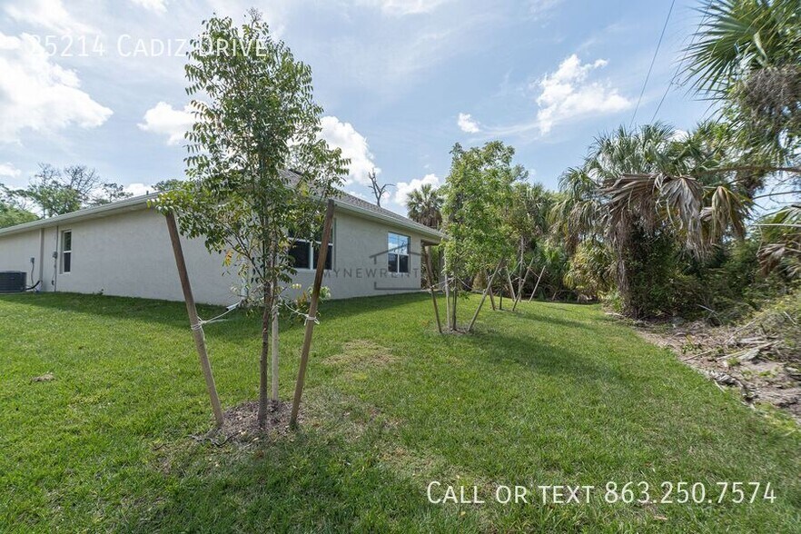 Building Photo - 25214 Cadiz Dr