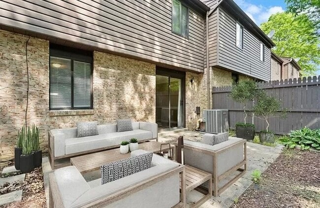 Building Photo - 2716 Bingham Dr