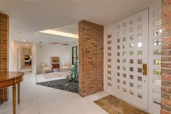 Building Photo - 5951 SW 21st Avenue Rd