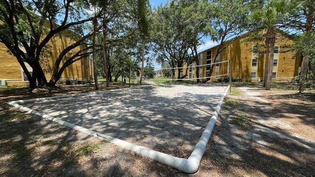 Building Photo - Limited-Time Offer! Sign a lease by June 1, 2026, and receive ½ off your second month’s rent! Pri...