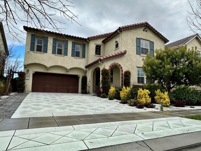 Building Photo - Home is occupied. DO NOT DISTURB TENANTS