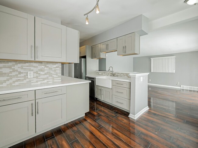 Building Photo - AVAILABLE NOW! Spacious 3-Bedroom Home with Functional Layout in Pontiac