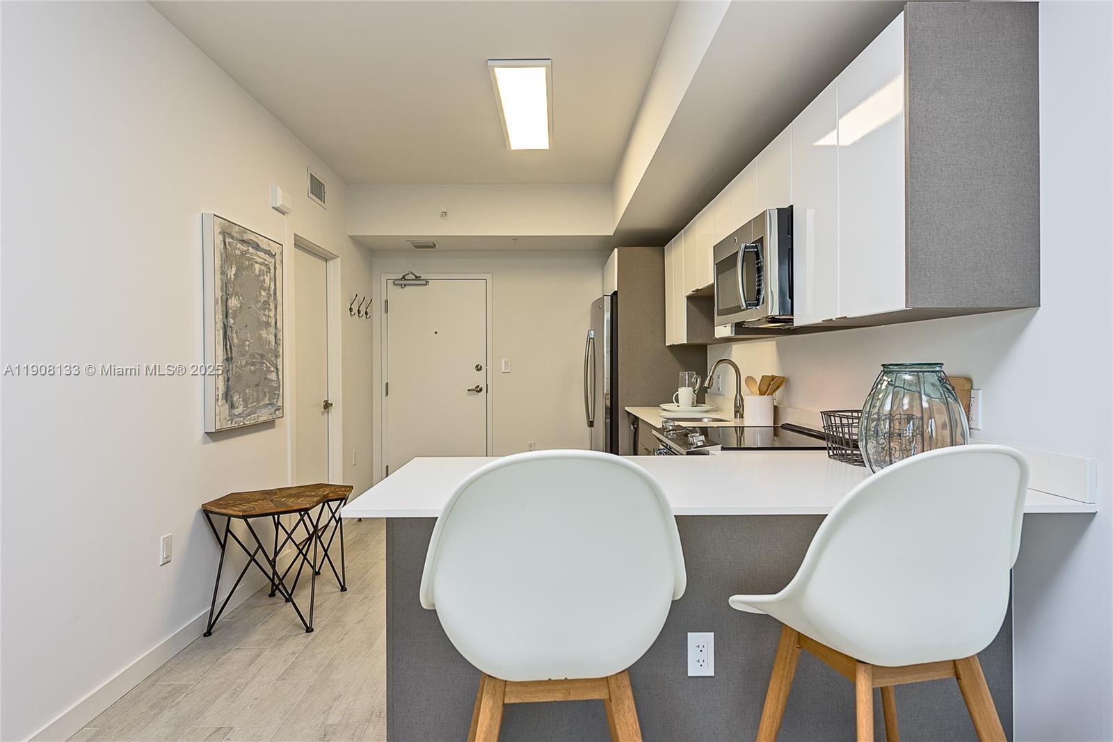 Building Photo - 321 NE 26th St