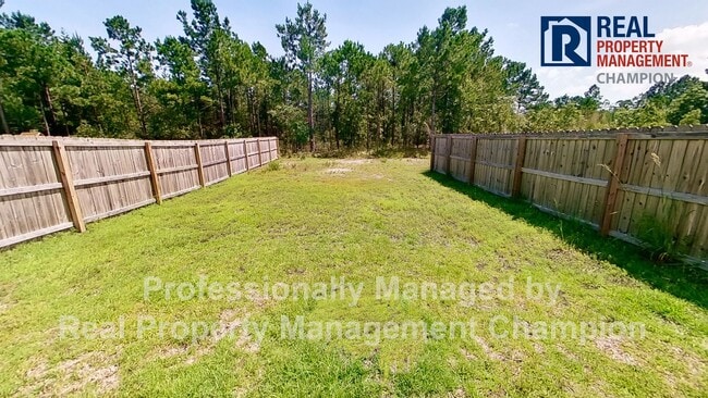 Building Photo - Beautiful Townhome with Open Floorplan and Covered Patio