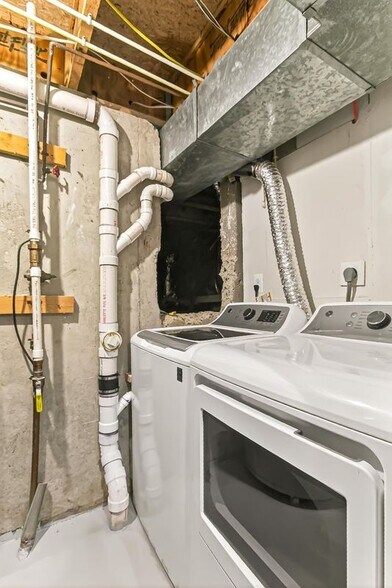 Building Photo - 1300 Pinstripe Ct
