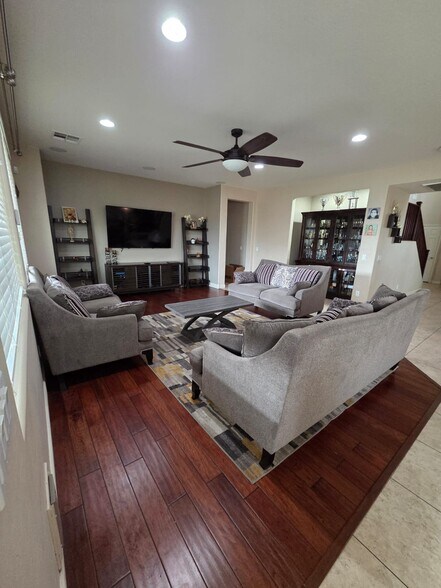 Building Photo - 3354 E Grand Canyon Dr