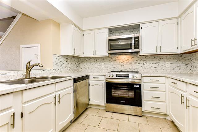Building Photo - 3022 Forest Ln