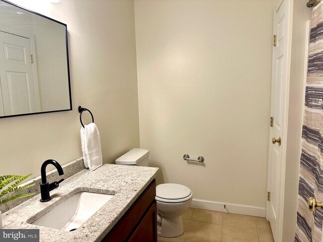 Building Photo - 207 Springmont Dr