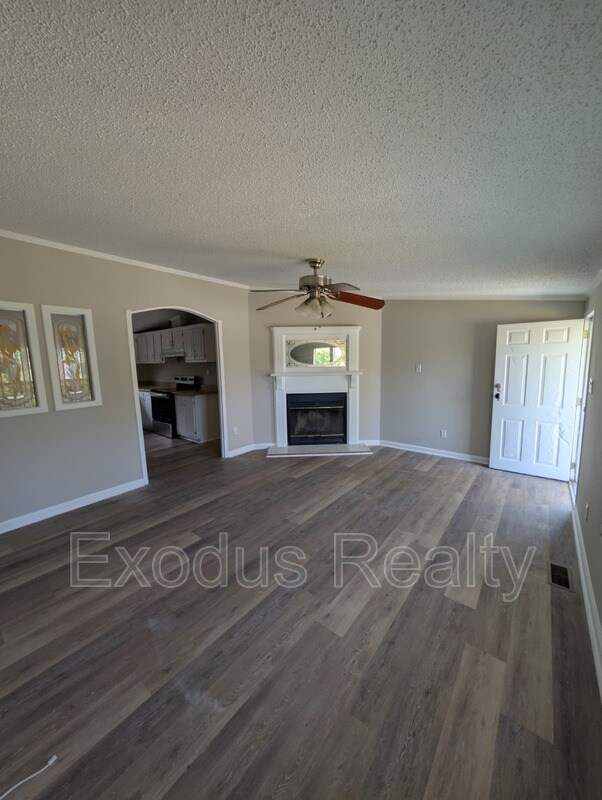 Building Photo - 38 Paul Revere Ln