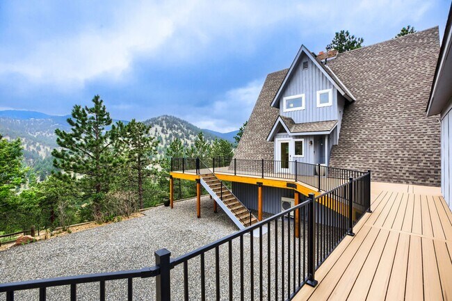 Building Photo - Mountain Serenity, City Convenience