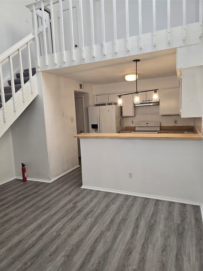 Building Photo - 6347 Cattails Ln