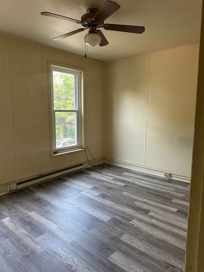 Building Photo - 1606 Perkiomen Ave