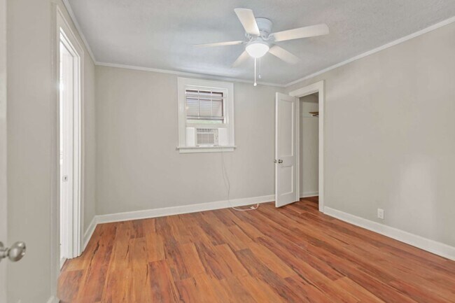 Building Photo - 3530 Admiral Dr