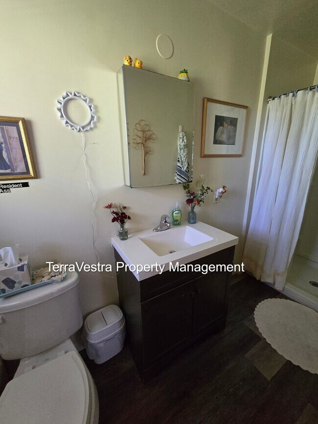 Building Photo - College rental 5 bedroom 4 bathroom Now sh...