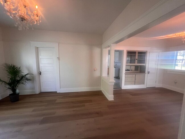 Building Photo - Beautiful 2 bedrooms 2 full baths house in Golden Hills area