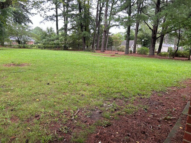 Building Photo - 3 bedroom, two bath home for rent