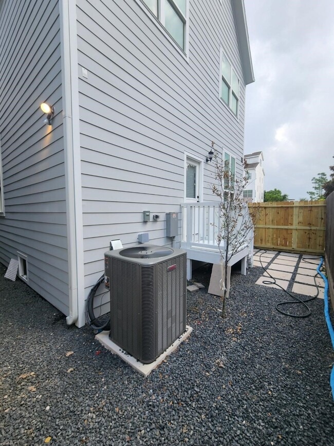 Building Photo - 1807 Palmetto Landing Dr