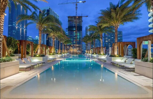Building Photo - 805 S Miami Ave