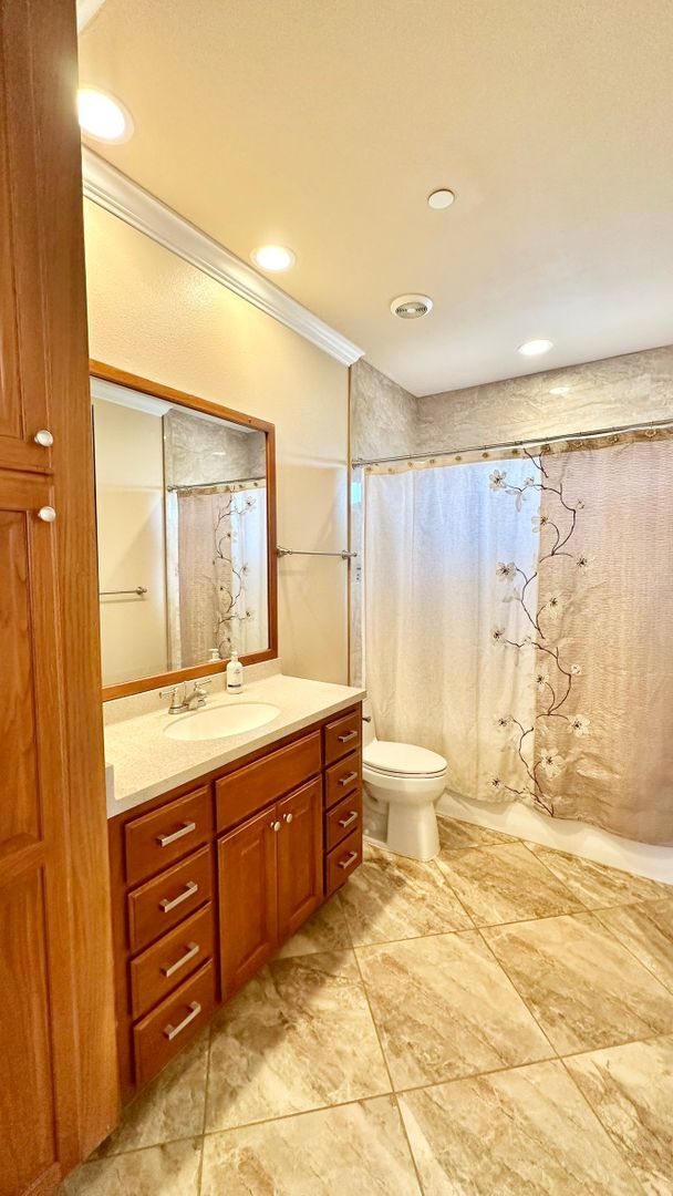 Building Photo - Stunning Single-Story with Spacious Deck, Panoramic Views, on Gated/Fenced Property!