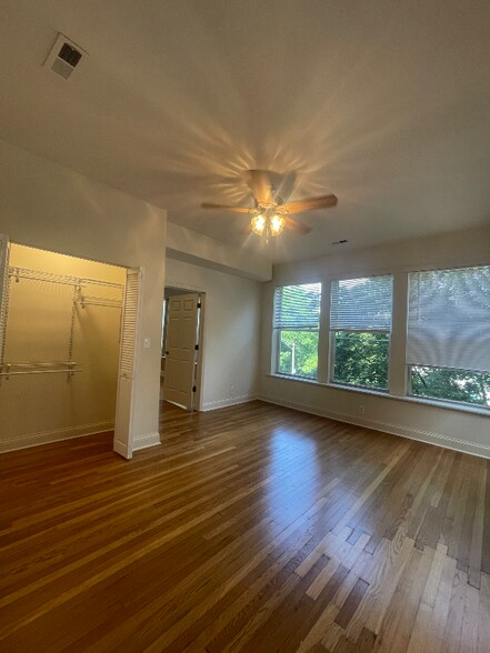 Building Photo - 5115 S Drexel Ave