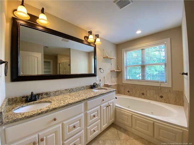 Building Photo - 484 Crown Point