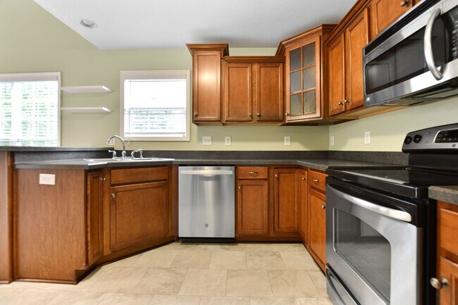 Building Photo - Dog Friendly Three Bedroom with Bonus!