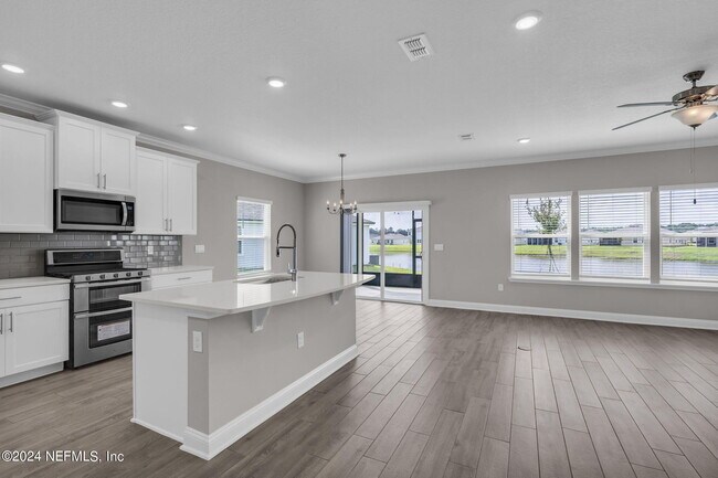 Building Photo - 660 Narvarez Ave