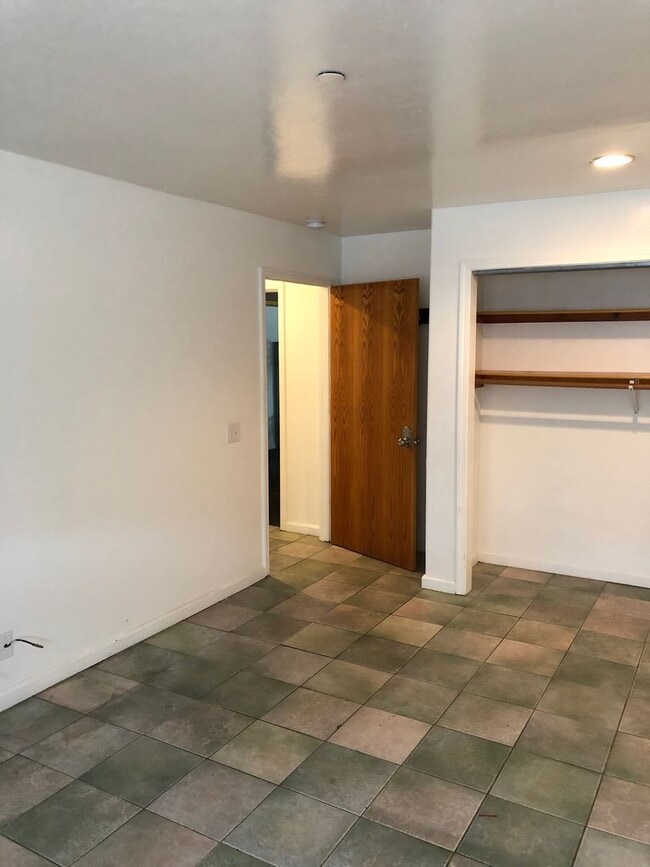 Building Photo - 6534 Del Playa Dr