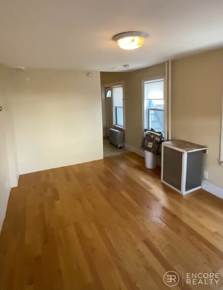 Building Photo - 381 Dorchester St