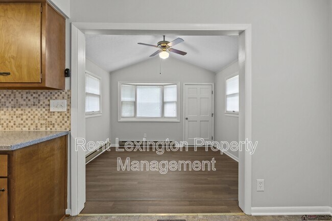 Building Photo - 2124 Violet Rd