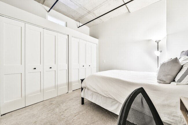 Building Photo - 6 S Laflin St