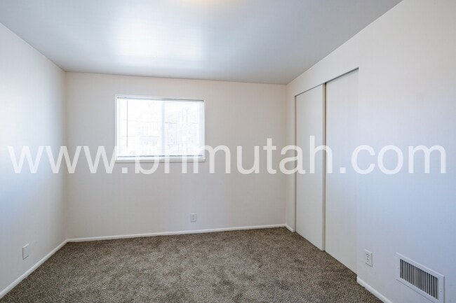 Building Photo - 2241 E Laney Ave