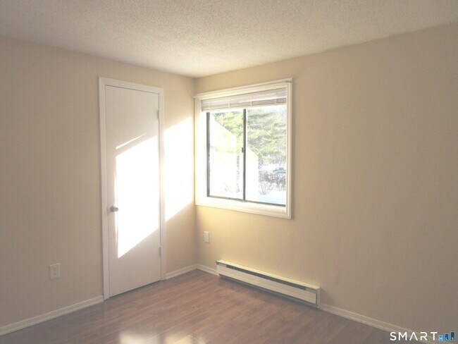 Building Photo - 7 Padanaram Rd