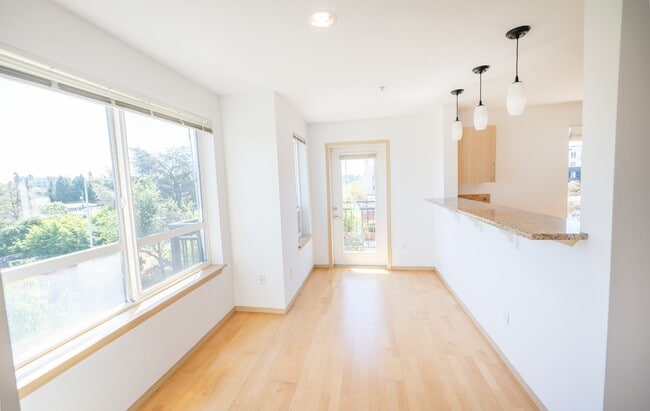 Building Photo - 424 N 85th St