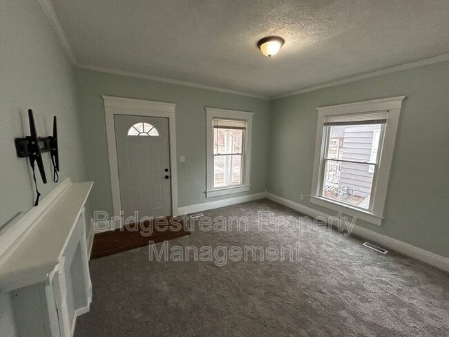 Building Photo - 209 N 2nd St