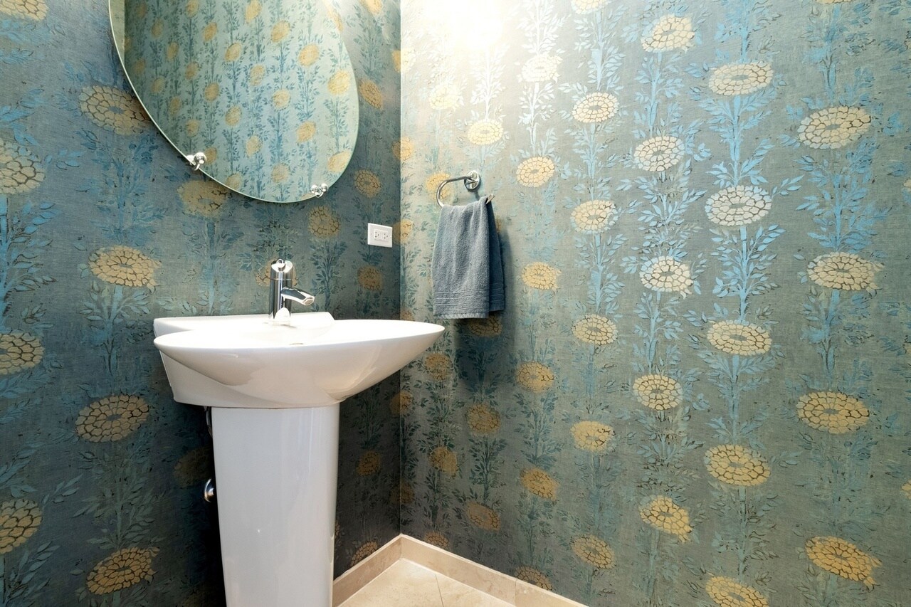 Bathroom #2.5 - 2158 N Damen Ave